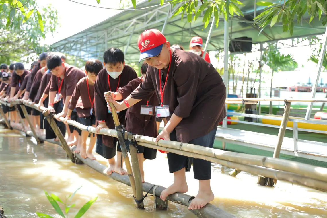 Hè đa vũ trụ: Ra mà xem các học viên VUS đã hóa thân thành ''bác nông dân'' thực thụ như thế nào nhé!